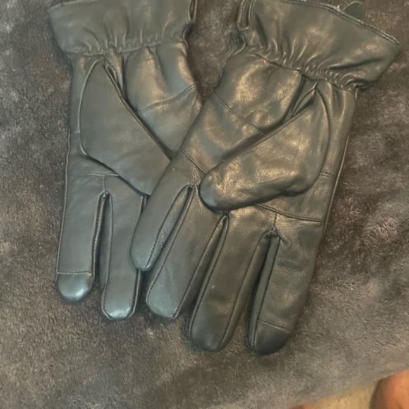 Elegant Black Leather Men's Gloves - Picture 2 of 5